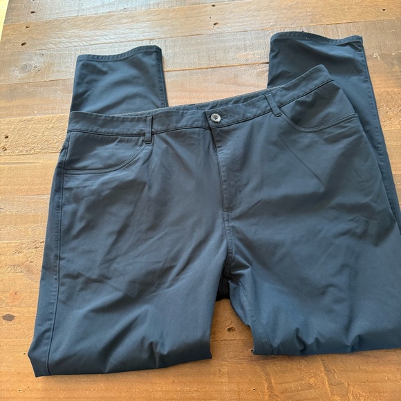Vuori Meta 5 Pocket Tech Pant 38”  waist  30” inseam - Picture 1 of 5